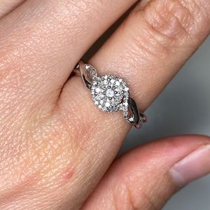 10k white gold diamond ring
